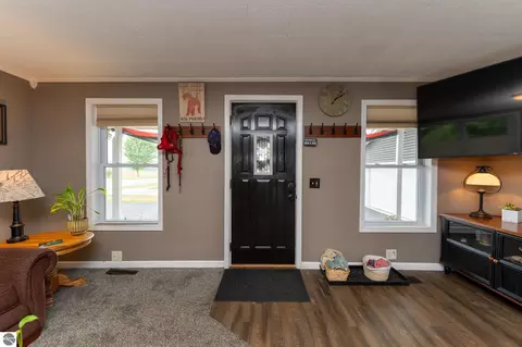Entry Way - 522 N 2nd St, Shepherd, MI 48883 photo 4 of 6
