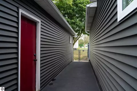 Entry Way - 522 N 2nd St, Shepherd, MI 48883 photo 1 of 6