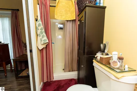 Bath - 522 N 2nd St, Shepherd, MI 48883 photo 2 of 6