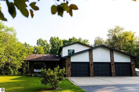 4734 S Nottawa Rd, Mount Pleasant, MI 48858