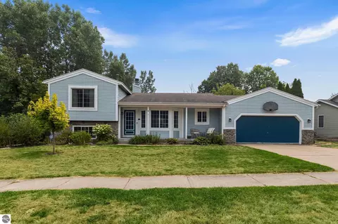 5410 Riverlook Dr NE, Comstock Park, MI 49321
