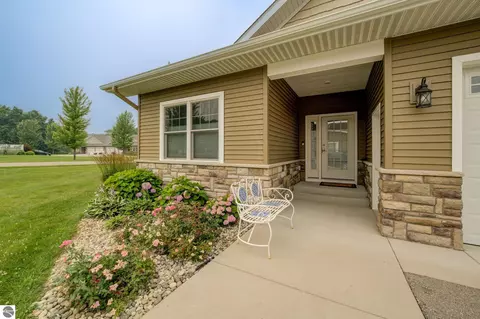 2235 Chelsea Ln, Traverse City, MI 49685