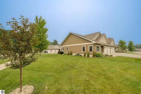 2235 Chelsea Ln, Traverse City, MI 49685