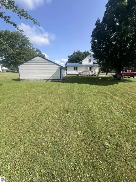 Exterior - 910 E Arcada St, Ithaca, MI 48847 photo 3 of 3