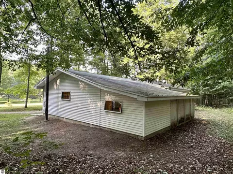 950 E Sullivan Woods, Cedar, MI 49621 photo 34