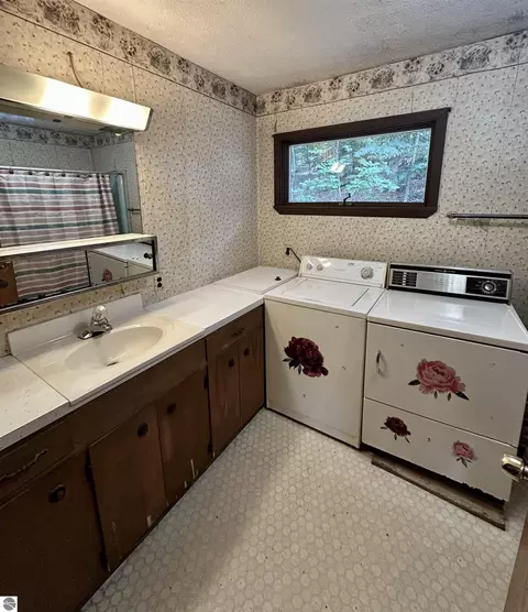 950 E Sullivan Woods, Cedar, MI 49621 photo 15