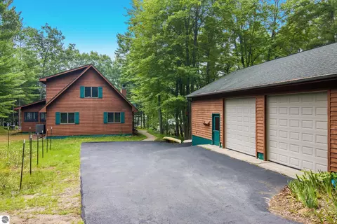 4620 N Indian Lake Rd, Traverse City, MI 49696