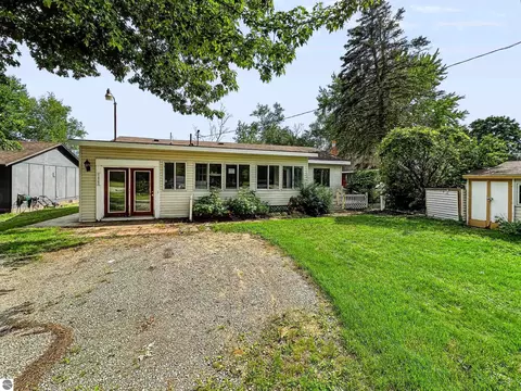 1215 Mckimmy Dr, Beaverton, MI 48612
