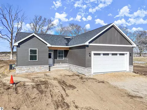 1144 Magnolia Dr, Traverse City, MI 49696