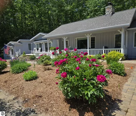 12981 N Forest Beach Shrs, Northport, MI 49670