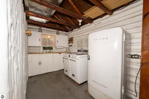 Kitchen - 2539 E And 2765 E Rock Rd, Clare, MI 48617 photo 4 of 5