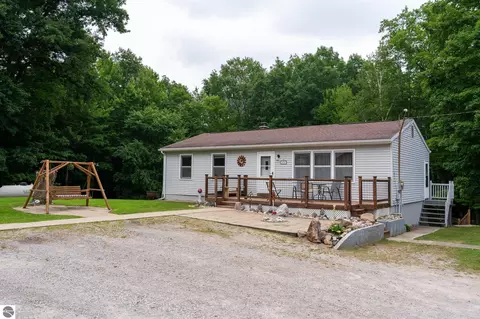 Exterior - 2539 E And 2765 E Rock Rd, Clare, MI 48617 photo 4 of 32
