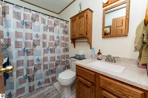 Bath - 2539 E And 2765 E Rock Rd, Clare, MI 48617 photo 1 of 4