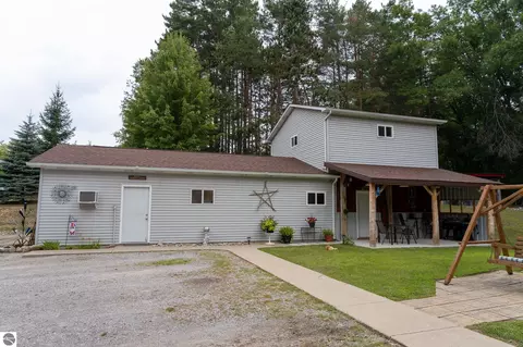 Exterior - 2539 E And 2765 E Rock Rd, Clare, MI 48617 photo 6 of 32