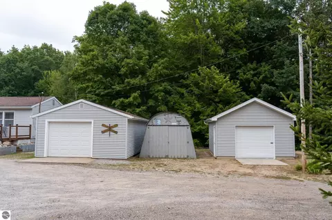 Exterior - 2539 E And 2765 E Rock Rd, Clare, MI 48617 photo 7 of 32
