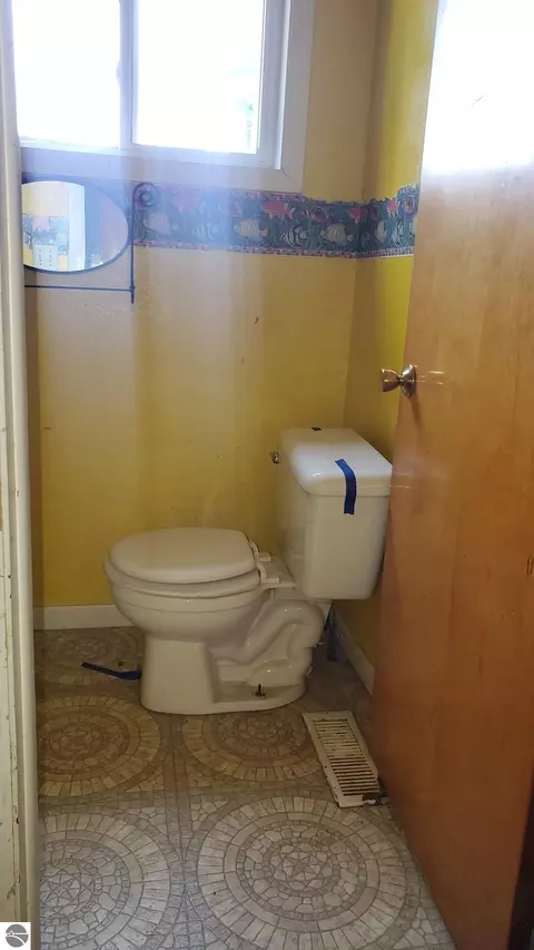 Bath - 424 N Ithaca St, Ithaca, MI 48847 photo 3 of 5