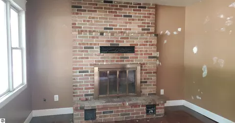 Living - 424 N Ithaca St, Ithaca, MI 48847 photo 1 of 1