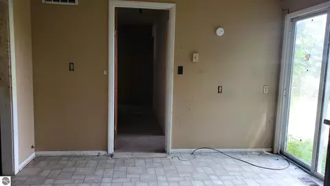 Entry Way - 424 N Ithaca St, Ithaca, MI 48847 photo 1 of 2