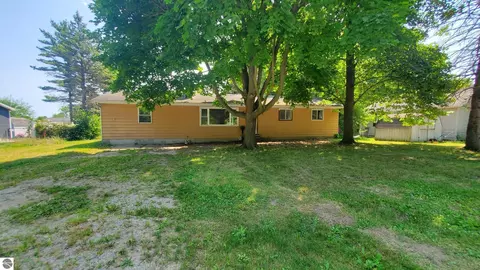 Exterior - 424 N Ithaca St, Ithaca, MI 48847 photo 1 of 4