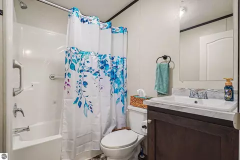 Bath - 8985 S Fordyce Rd, Shepherd, MI 48883 photo 2 of 2