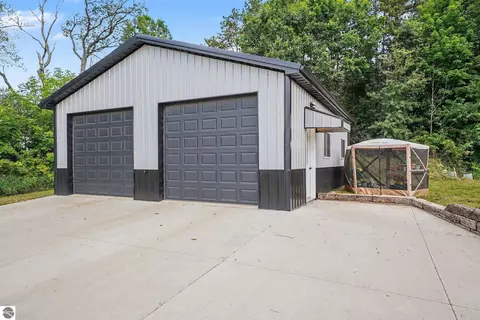 Exterior - 8985 S Fordyce Rd, Shepherd, MI 48883 photo 4 of 4