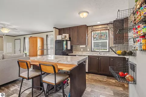 Kitchen - 8985 S Fordyce Rd, Shepherd, MI 48883 photo 2 of 3