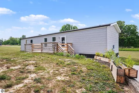 Exterior - 8985 S Fordyce Rd, Shepherd, MI 48883 photo 2 of 4