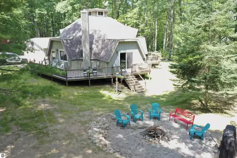 332 Maplewood Rd, Rose City, MI 48654