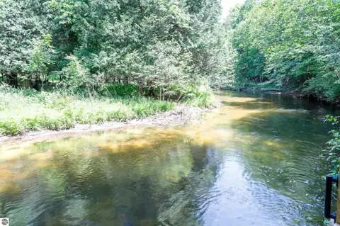 15570 Betsie River Dr, Thompsonville, MI 49683
