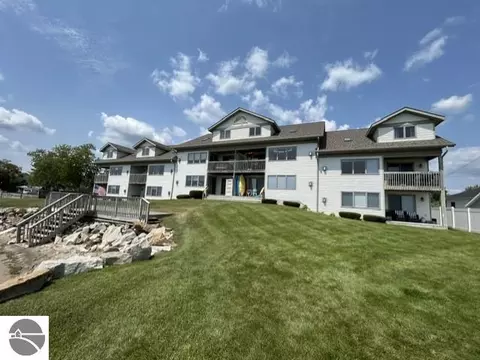 637 W Lake St, Tawas City, MI 48763