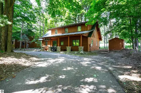 12132 Crystal Mountain Dr, Thompsonville, MI 49683