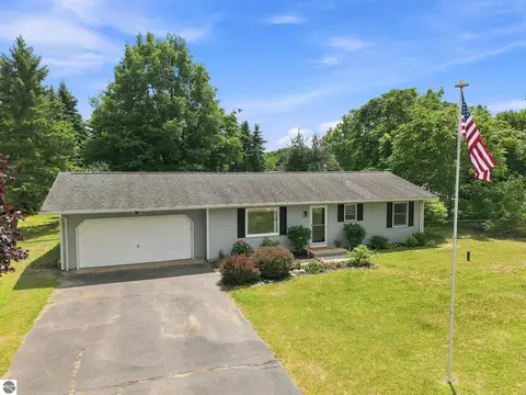 6075 Beverly Dr, Traverse City, MI 49684