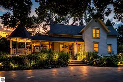 1056 Smith Rd, Traverse City, MI 49696