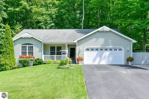 1168 Birmley Estates Dr, Traverse City, MI 49696