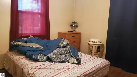 Bedroom - 910 N Bowery, Gladwin, MI 48624 photo 1 of 2