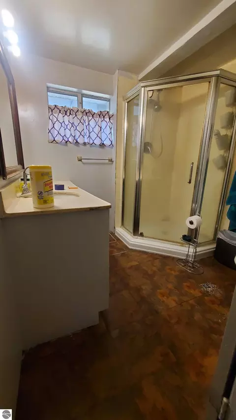 Bath - 910 N Bowery, Gladwin, MI 48624 photo 1 of 2