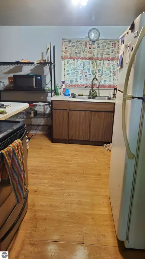 Kitchen - 910 N Bowery, Gladwin, MI 48624 photo 1 of 2