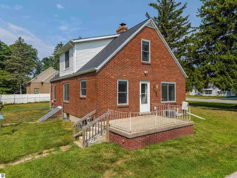 1152 Midland Rd, Bay City, MI 48706