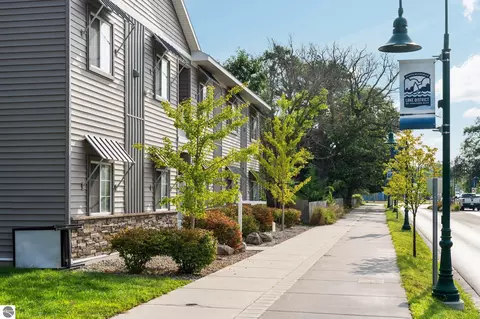 619 Eighth St, Traverse City, MI 49686