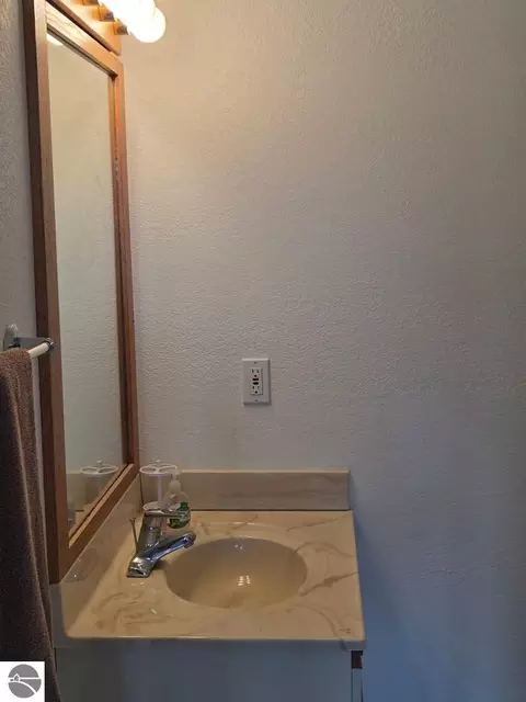 Bath - 3008 E Midshipman Dr, Au Gres, MI 48703 photo 3 of 9