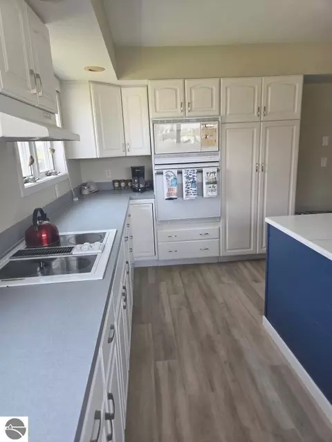 Kitchen - 3008 E Midshipman Dr, Au Gres, MI 48703 photo 7 of 8