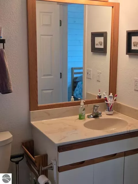 Bath - 3008 E Midshipman Dr, Au Gres, MI 48703 photo 2 of 9