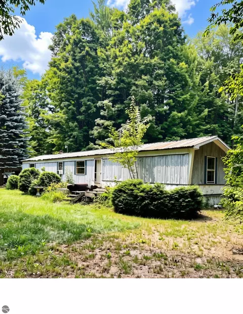 3156 NE Co Road 612, Kalkaska, MI 49646