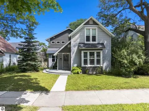723 Washington St, Traverse City, MI 49686