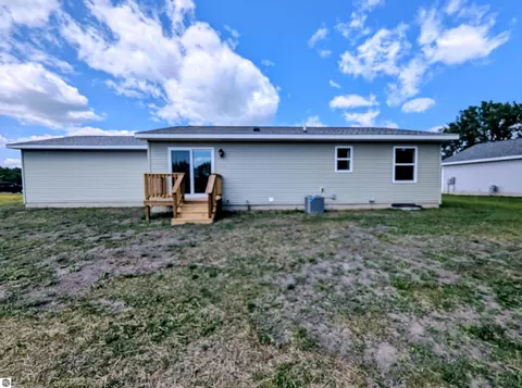 Exterior - 262 Stern Dr, Au Gres, MI 48703 photo 2 of 4