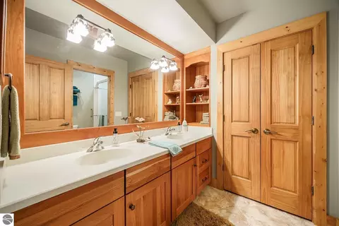 Bath - 788 E Traverse Lake Rd, Cedar, MI 49621 photo 4 of 5