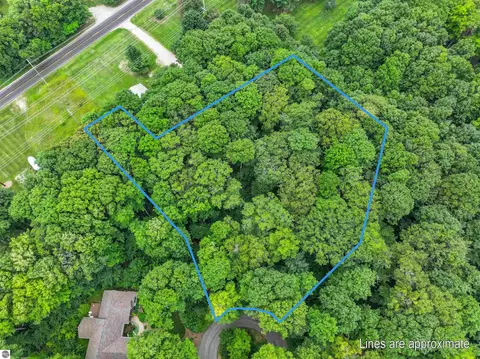 5400 Wild Berry Trl, Traverse City, MI 49685