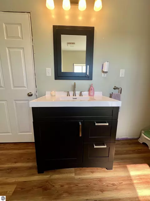 Bath - 9026 E Harrison Rd, Wheeler, MI 48662 photo 2 of 3