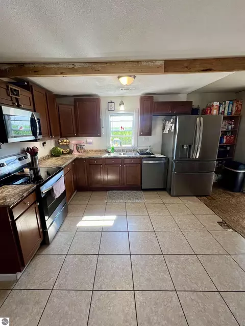 Kitchen - 9026 E Harrison Rd, Wheeler, MI 48662 photo 1 of 3
