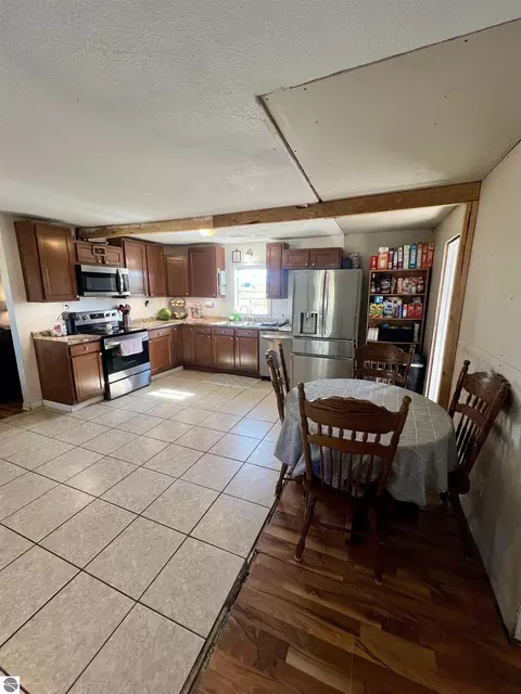 Kitchen - 9026 E Harrison Rd, Wheeler, MI 48662 photo 2 of 3